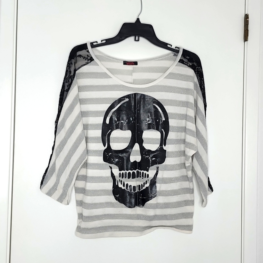 Skull top with silver glitter stripes and lace🔥 5/$25 Bundle Sale 🔥